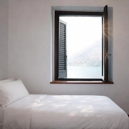 Emilia's Lakeview Terrace Apartmán